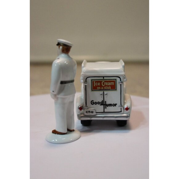 Dept 56 Snow Village - It's Time for an Icy Treat - Picture 5 of 6